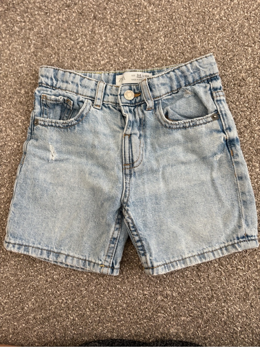 Zara boys light wash distressed denim shorts size 4